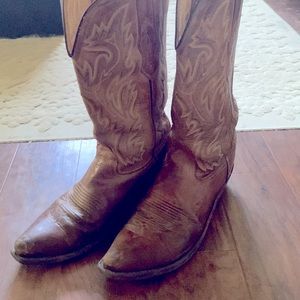 Mens Cowboy Boots size 10 brown.